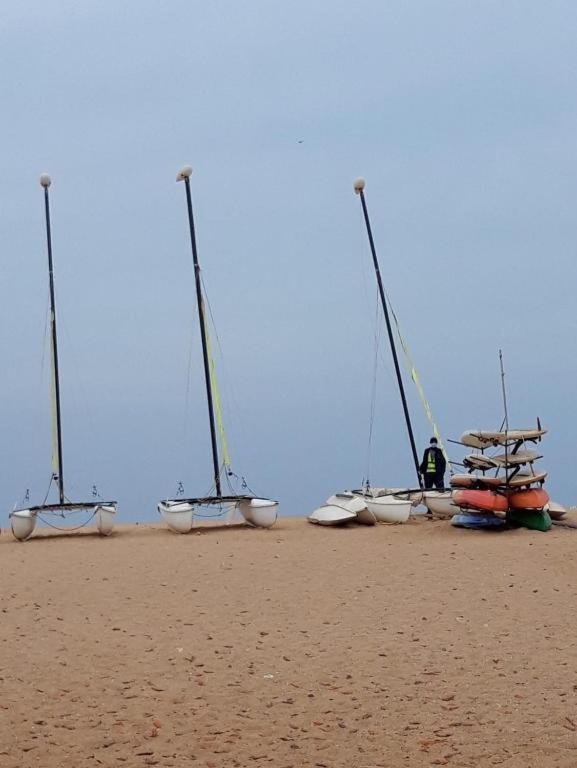 " Le Nid Douillet ", Un Fabuleux Studio, Calme, Cosy Et Bien Climatise Au Centre De Saly Eksteriør bilde